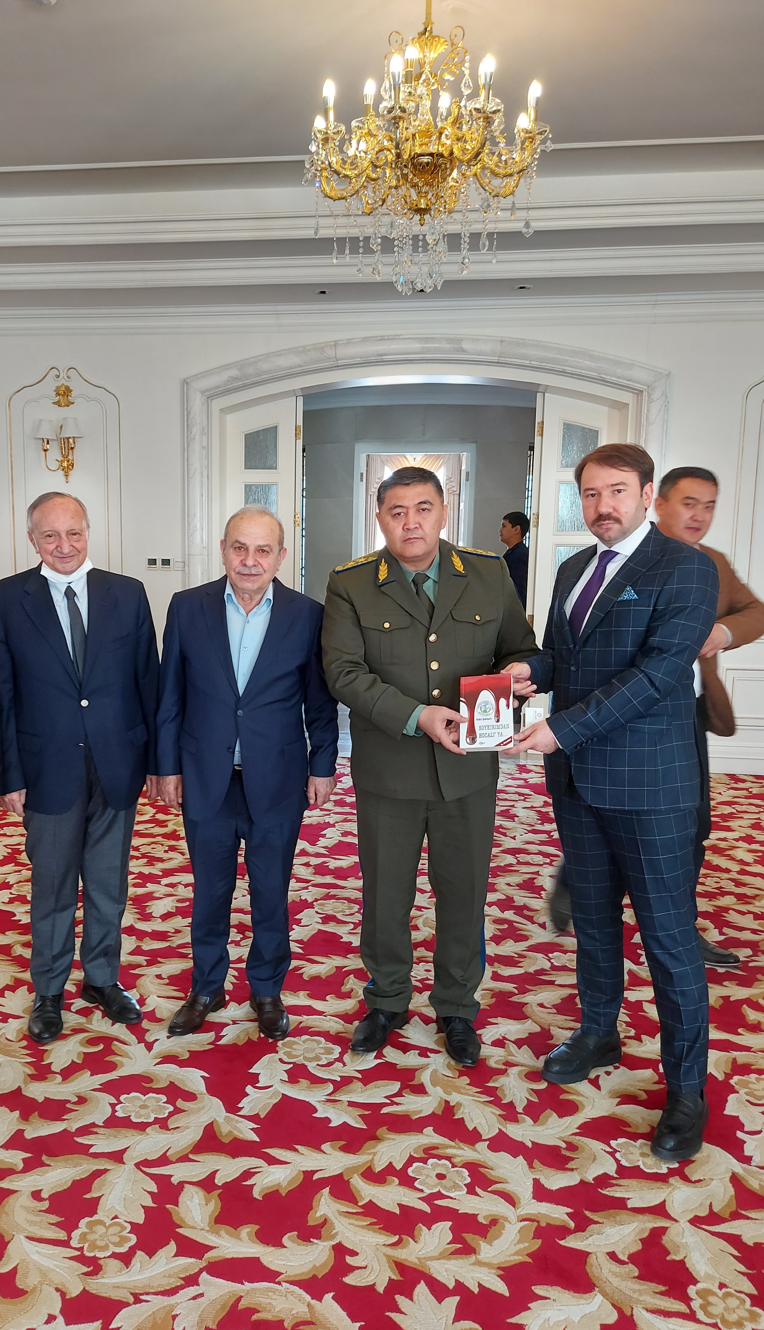 Samir İsgenderoğlu Qırğızıstan prezidentinin kömekçisi ve Tehlükesizlik naziri ile görüşüb