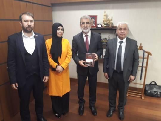 Samir İsgenderoğlu Misafirleri ile birlikte Eski Enerji Bakanı AK Parti Kayseri Milletvekili Taner Yıldız'ı ziyaret etti