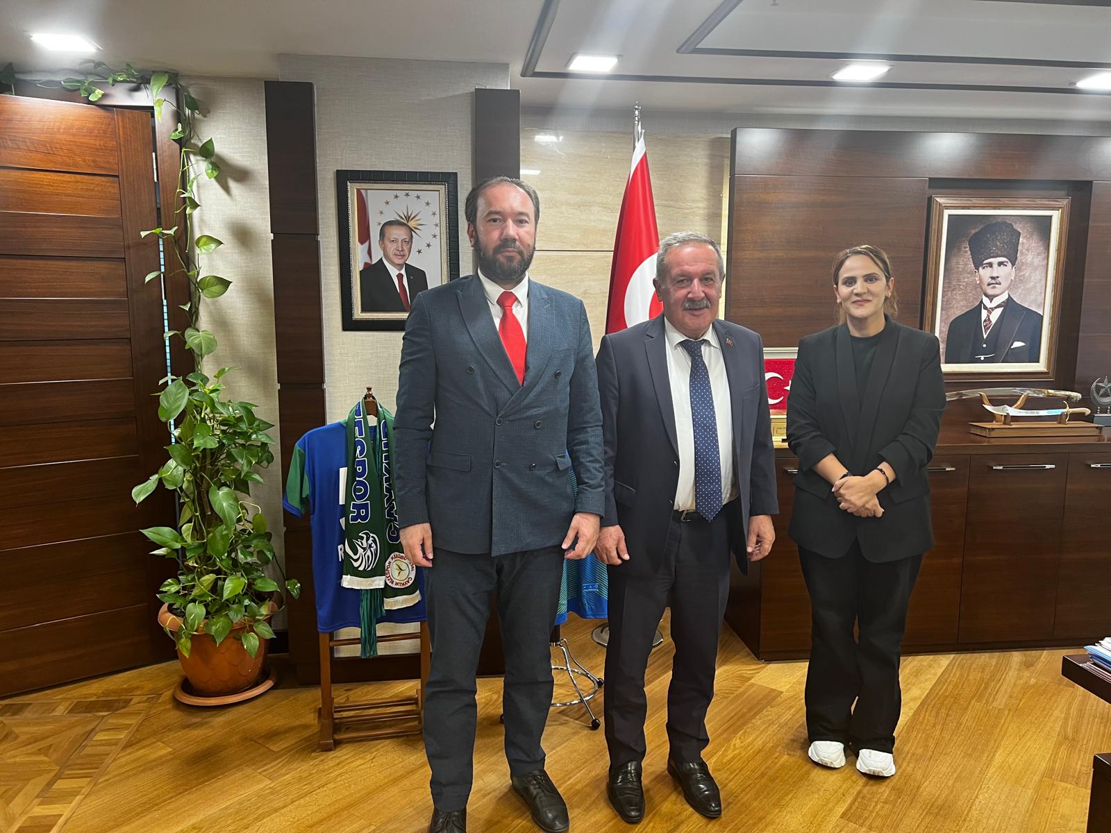 Samir İsgenderoğlu KYK Genel Müdürü Sayın Recep Ali Er'i Makamında ziyaret etti